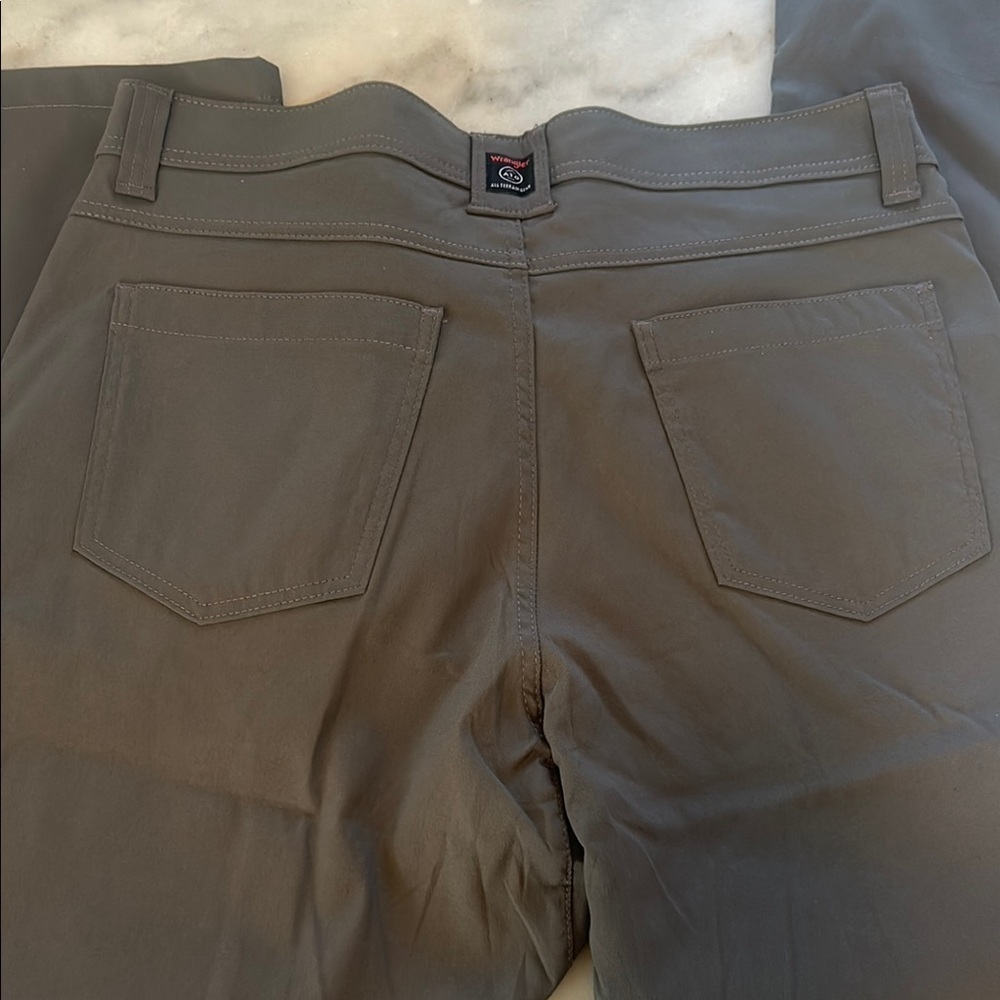 Wrangler Gray Cargo Pants with Modern Appeal - Picture 7 of 7